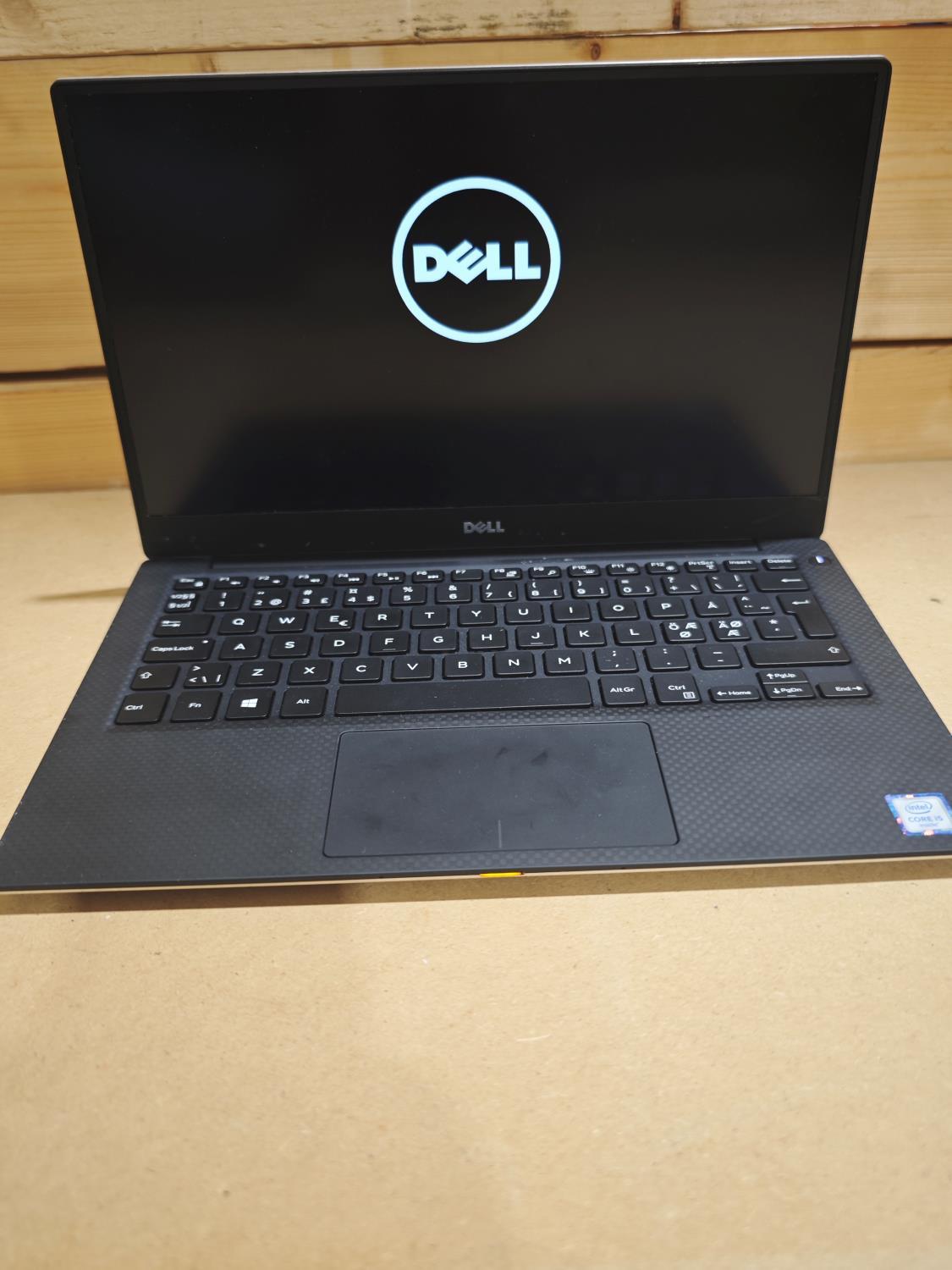 Dell XPS 13 9350 P54G (2015) Linux Mint OS
